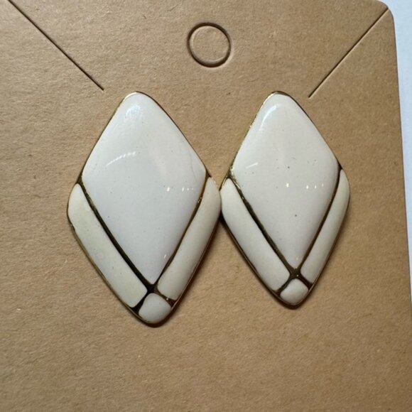 Vintage gold Cream enamel  Earrings - Picture 1 of 4